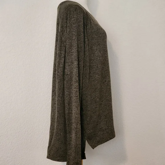 Old Navy top. Large. Green and black heathered knit. Long sleeved. - Picture 2 of 8